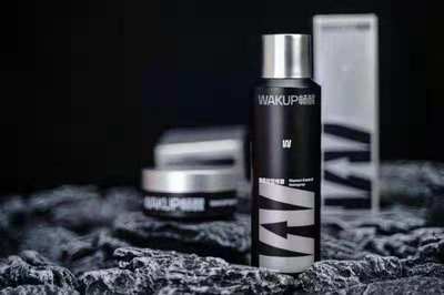 頭發(fā)如何保持干爽蓬松？暢醒噴霧發(fā)蠟給你答案